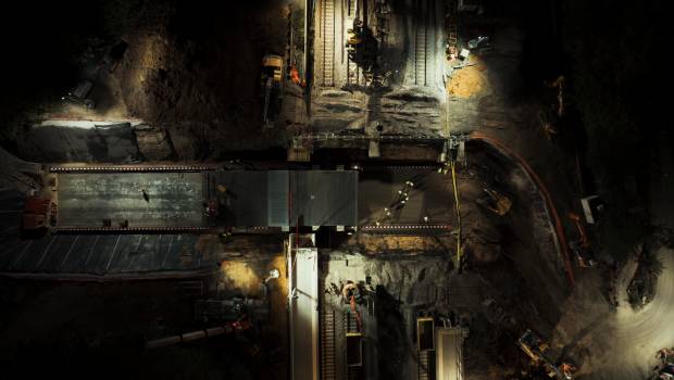 Mammoet lève et installe un tunnel en Belgique