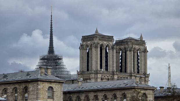Notre-Dame de Paris découvre sa flèche et repense ses jardins