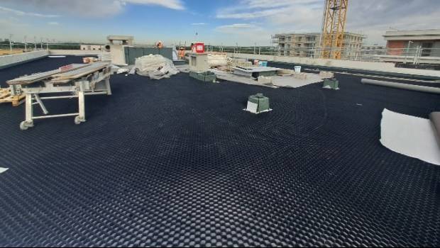 Un système de rétention d'eau pour toitures végétalisées