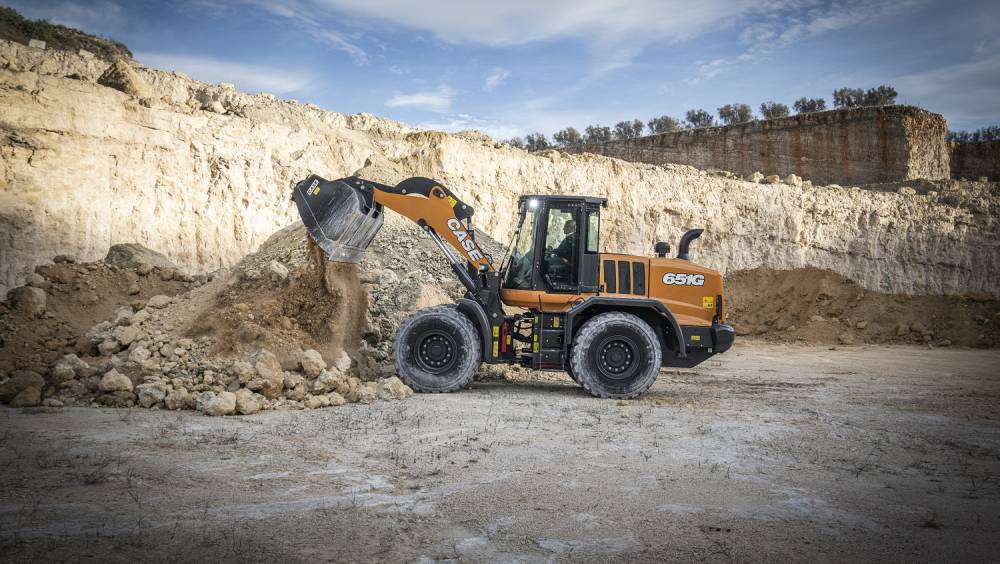 CASE complète sa Serie G avec la 651G