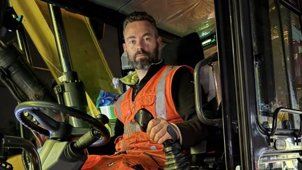 Jérémie Lasfont, des engins agricoles à la pelle rail-route