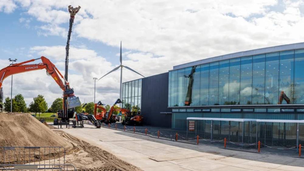 Landcros, la stratégie phygitale d'Hitachi