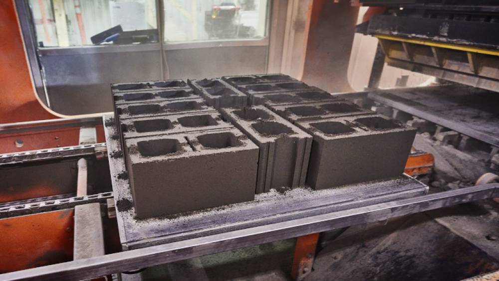 Point.P et CarbiCrete lancent les premiers blocs béton sans ciment en France