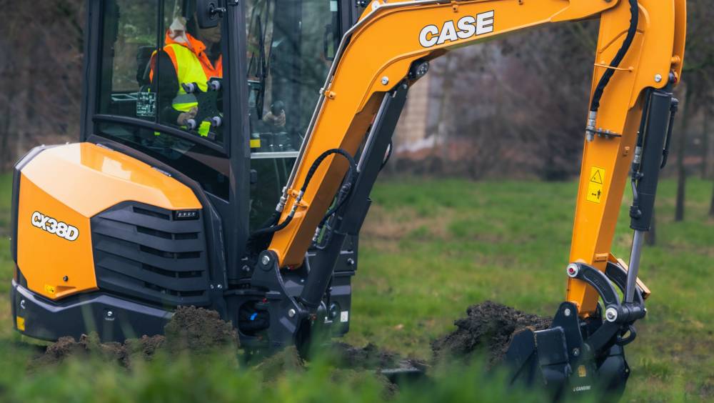 Case élargit sa gamme de mini-pelle avec la CX38D