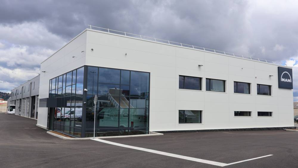 Man densifie son réseau à Valence