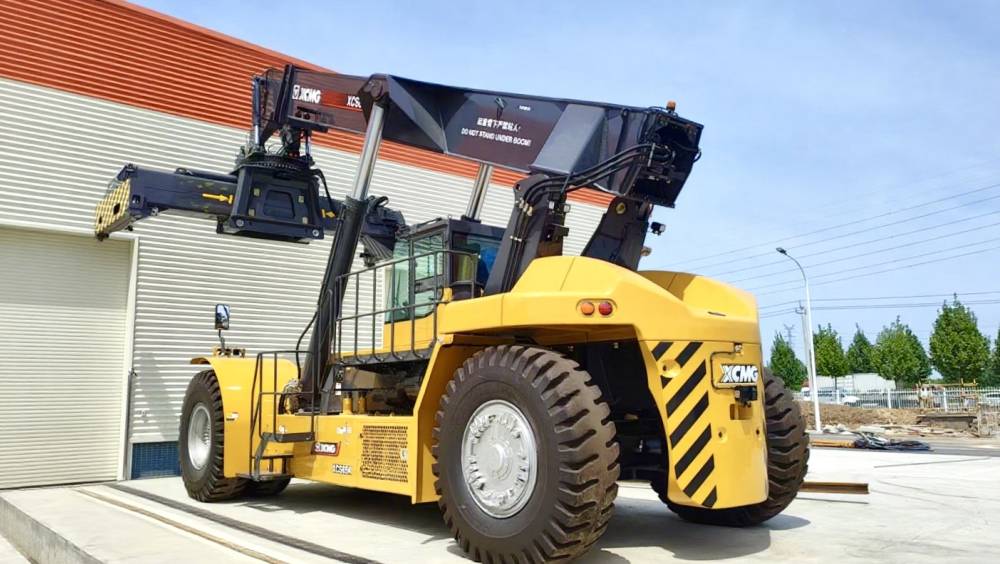 XCMG dévoile un reachstacker de 65 T pour accompagner les projets de stockage d’énergie à grande échelle