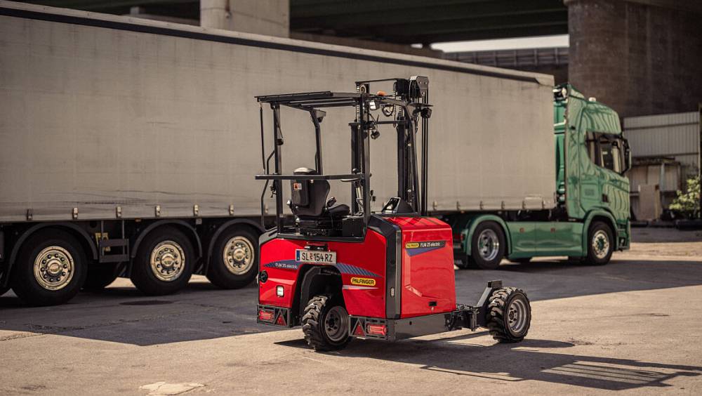 Palfinger dévoile son nouveau chariot élévateur monté sur camion à siège central