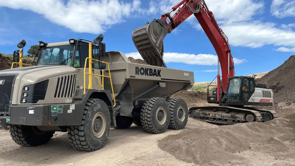 3 tombereaux RA30 Rokbak bougent du cube pour une future zone de résidences de luxe dans l'Utah