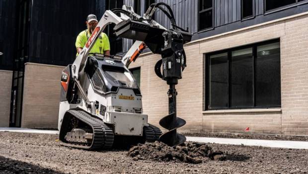 Puissance et maniabilité pour la mini-chargeuse sur chenilles Bobcat